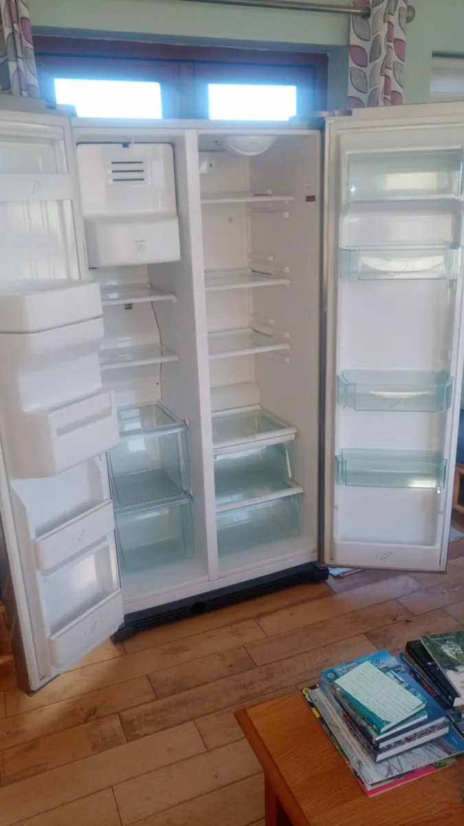 American style Hotpoint fridge freezer - Image 2