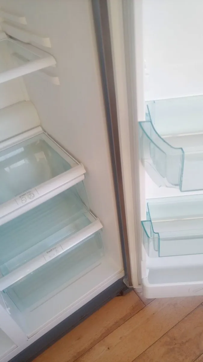 American style Hotpoint fridge freezer - Image 3