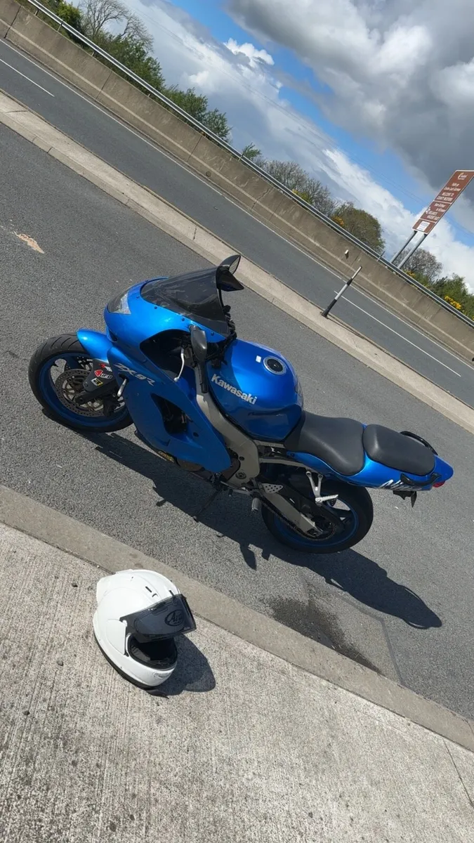 Kawasaki ZX9R - Image 4