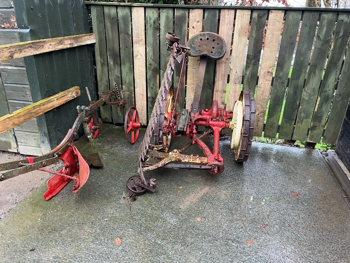 Horse plough and topper - Image 1