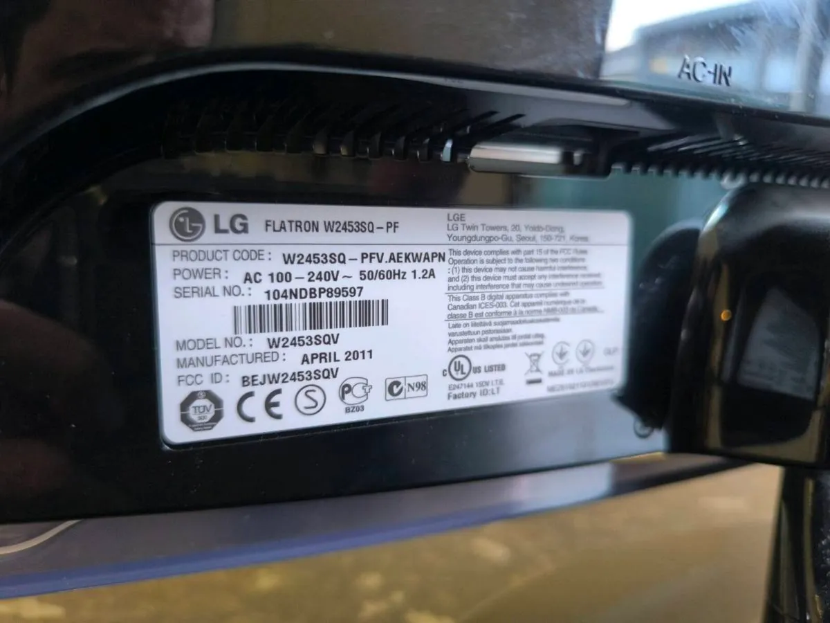 Samsung 24" LCD Screen - Image 3