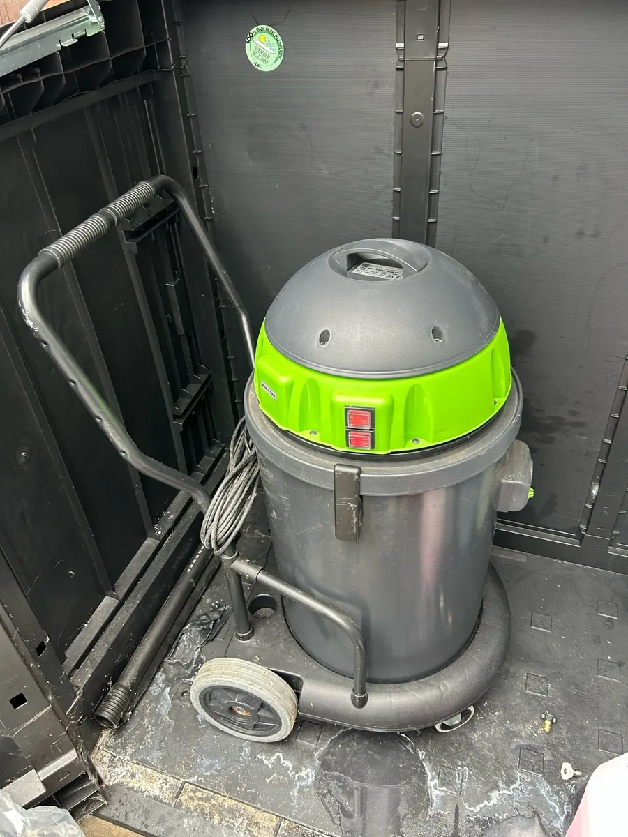 Wet and dry vacuum - Image 1