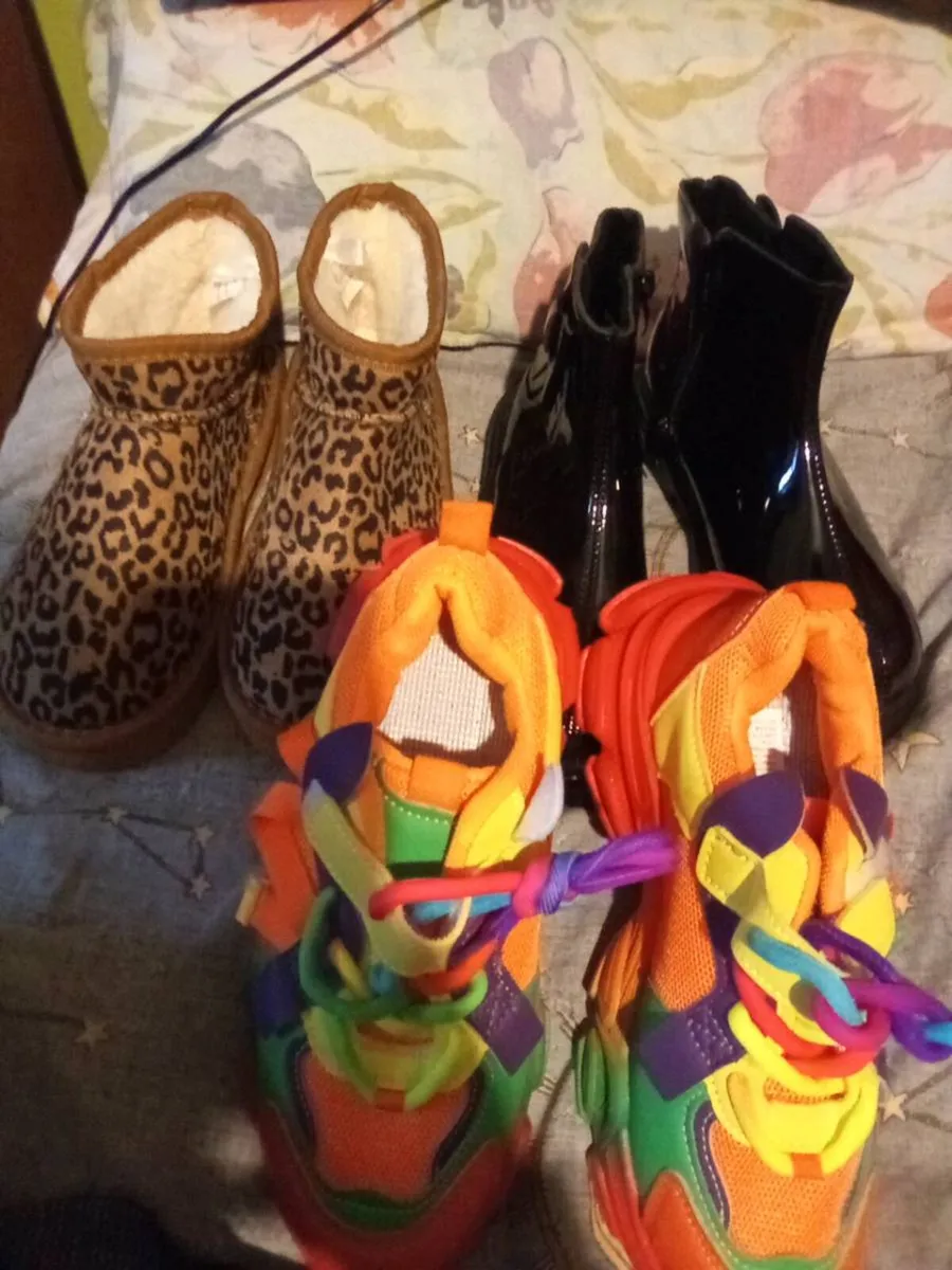 Shoes size EU 34/ UK 2 - Image 1