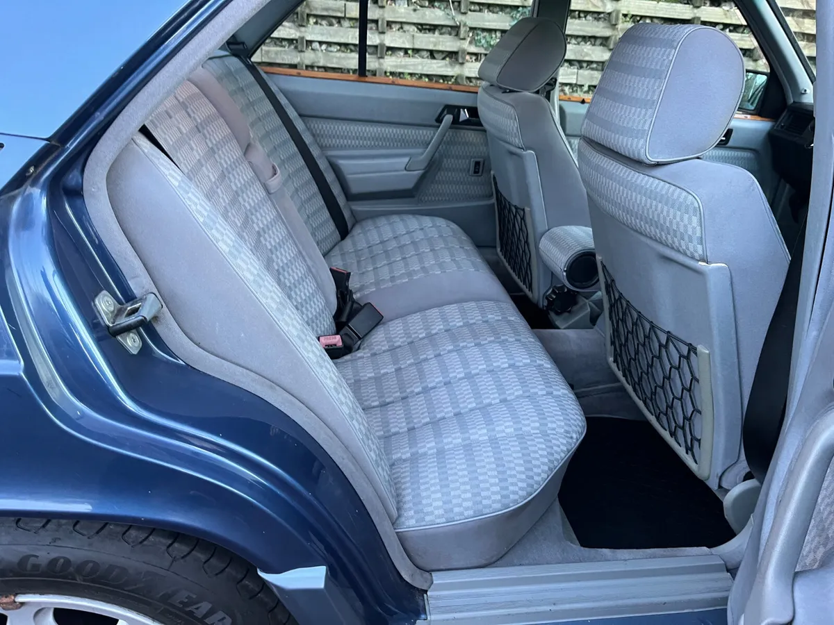 ONLINE AUCTION 1993 MERCEDES 190E 2.0 AUTO - Image 4