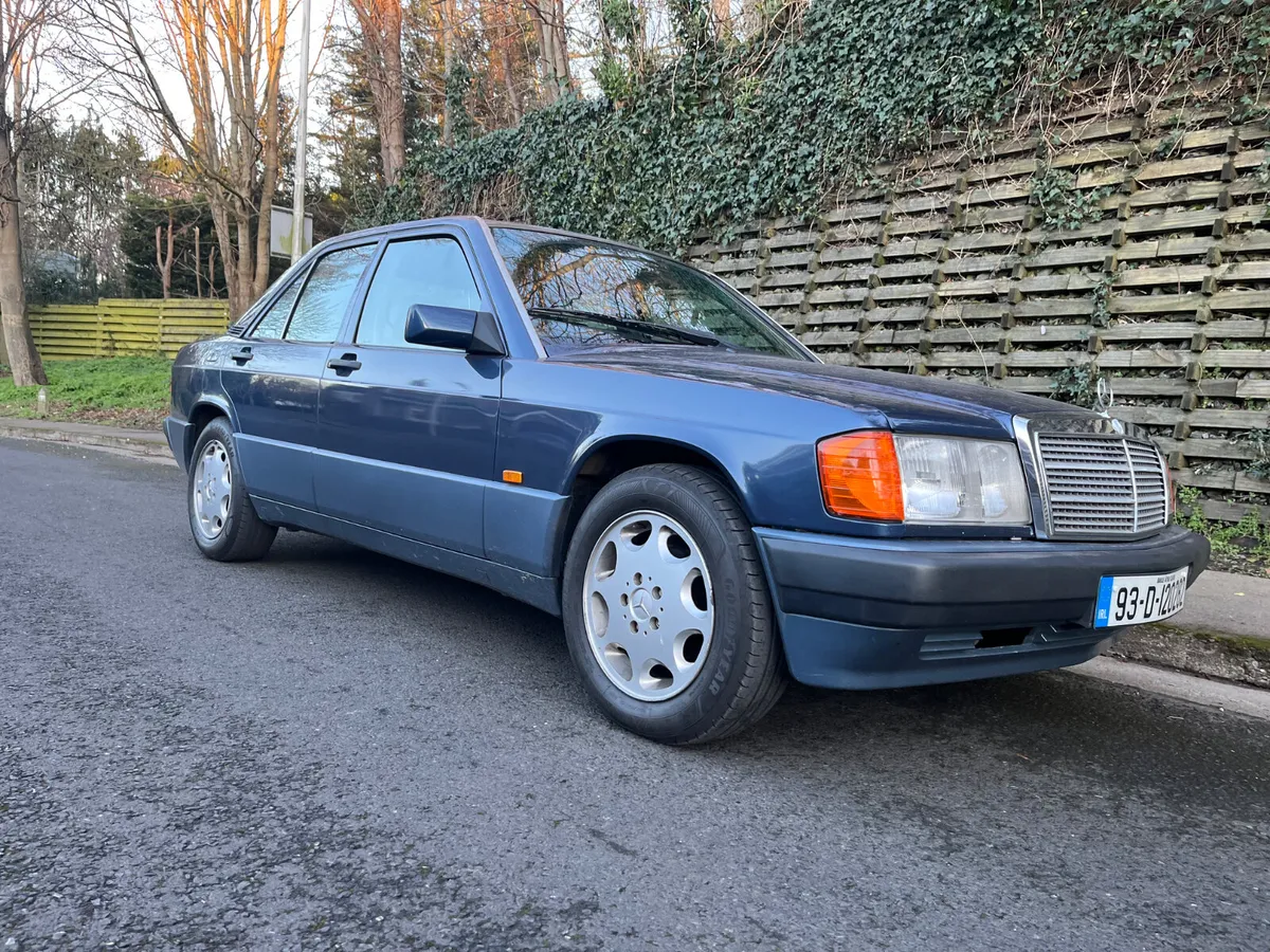 ONLINE AUCTION 1993 MERCEDES 190E 2.0 AUTO - Image 1