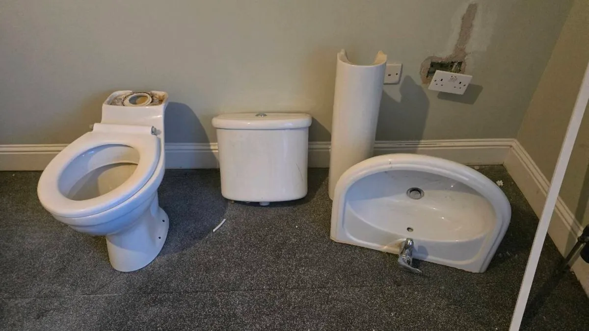 Toilet & Sink