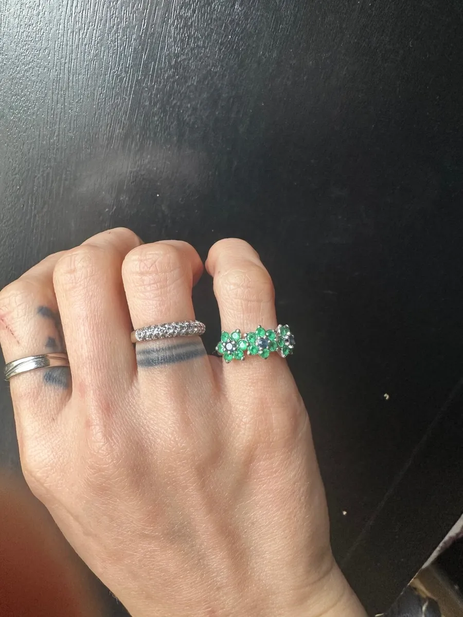 Silver ring with lab-grown Emeralds and Sapphire - Image 1