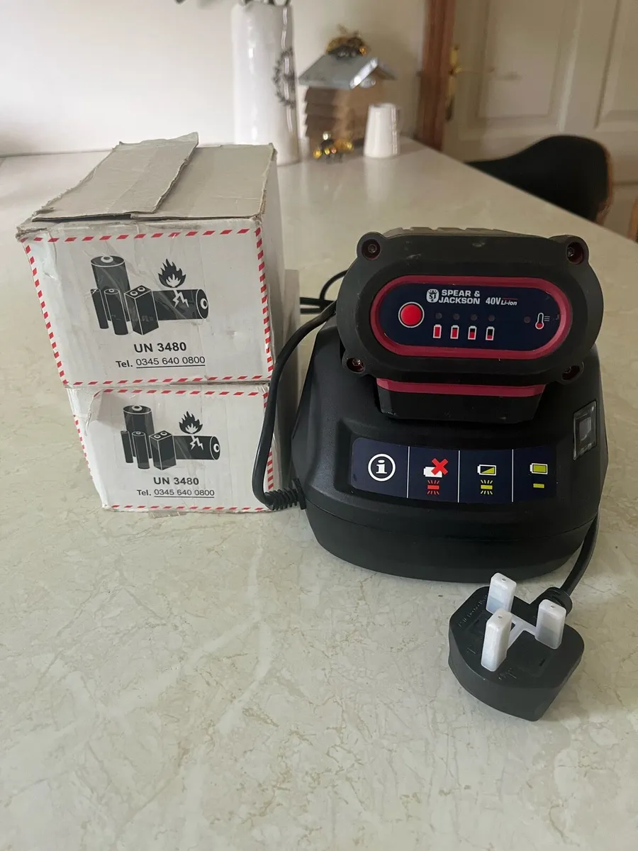 Spear & Jackson battery & charger - Image 2