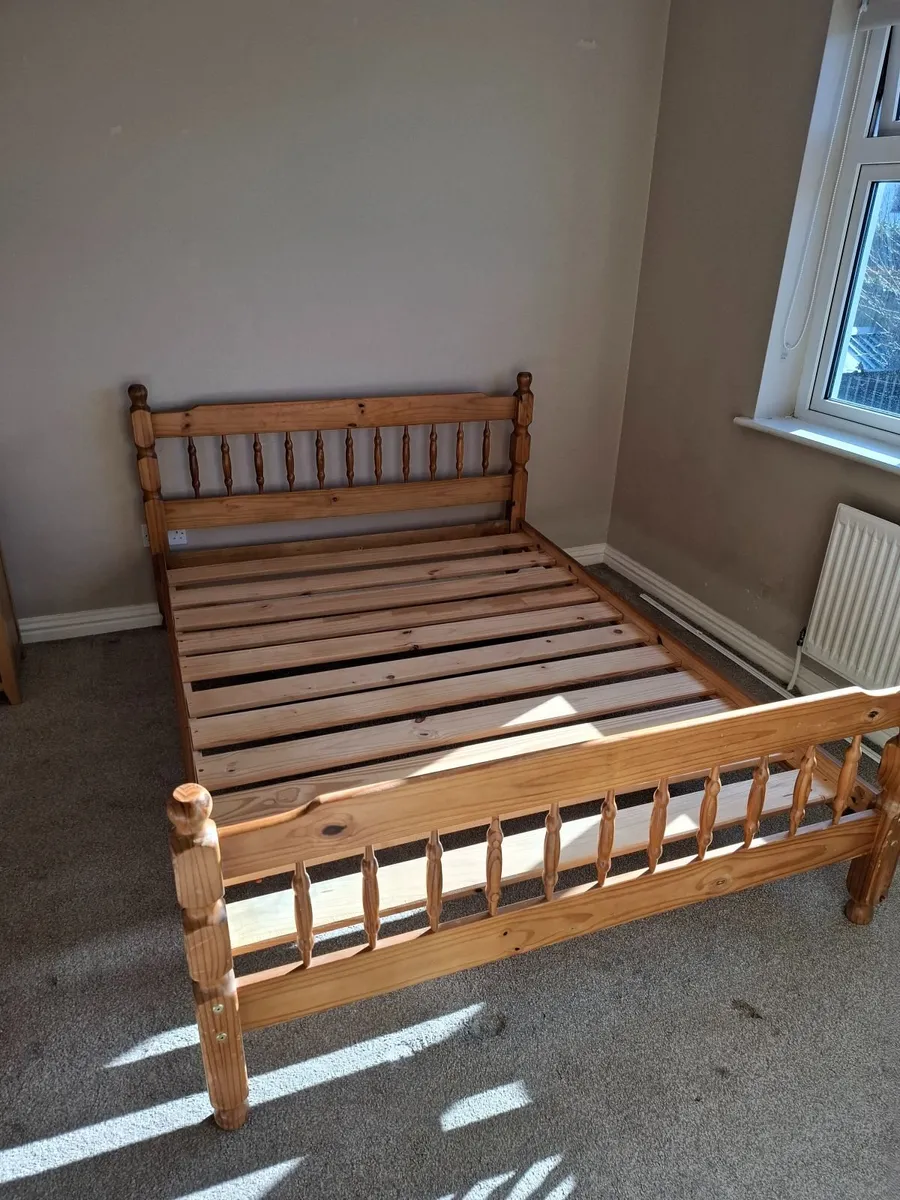 Beds / Lockers / Talbes / Chairs €50   Sale - Image 4