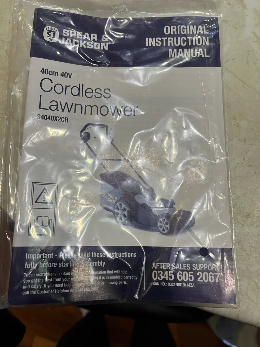 Spear & Jackson battery & charger - Image 3