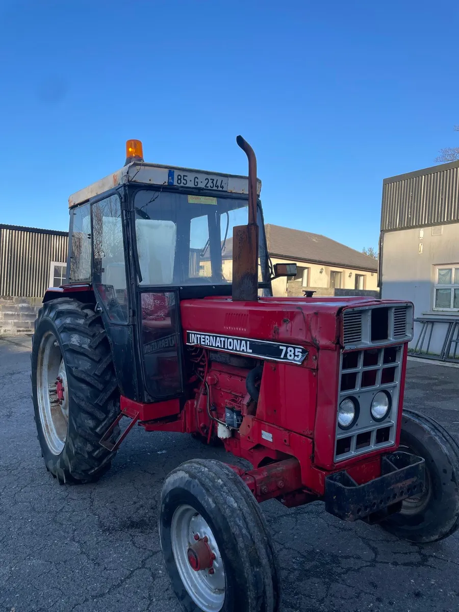 International 785 - Image 1