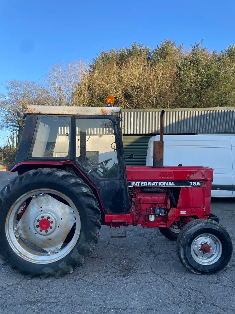 International 785 - Image 2