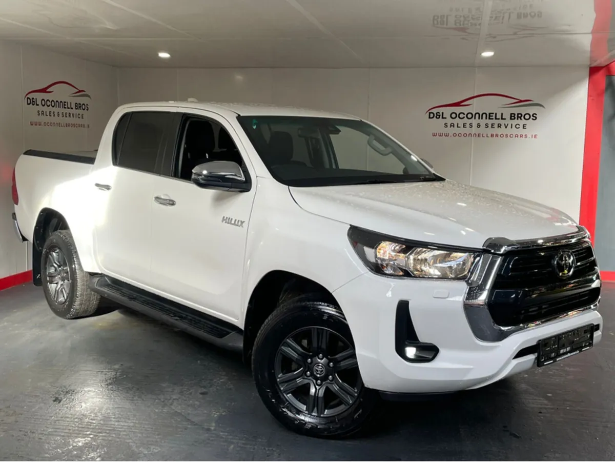 Toyota Hilux 2.4 SR5 DOUBLE CAB - Image 1