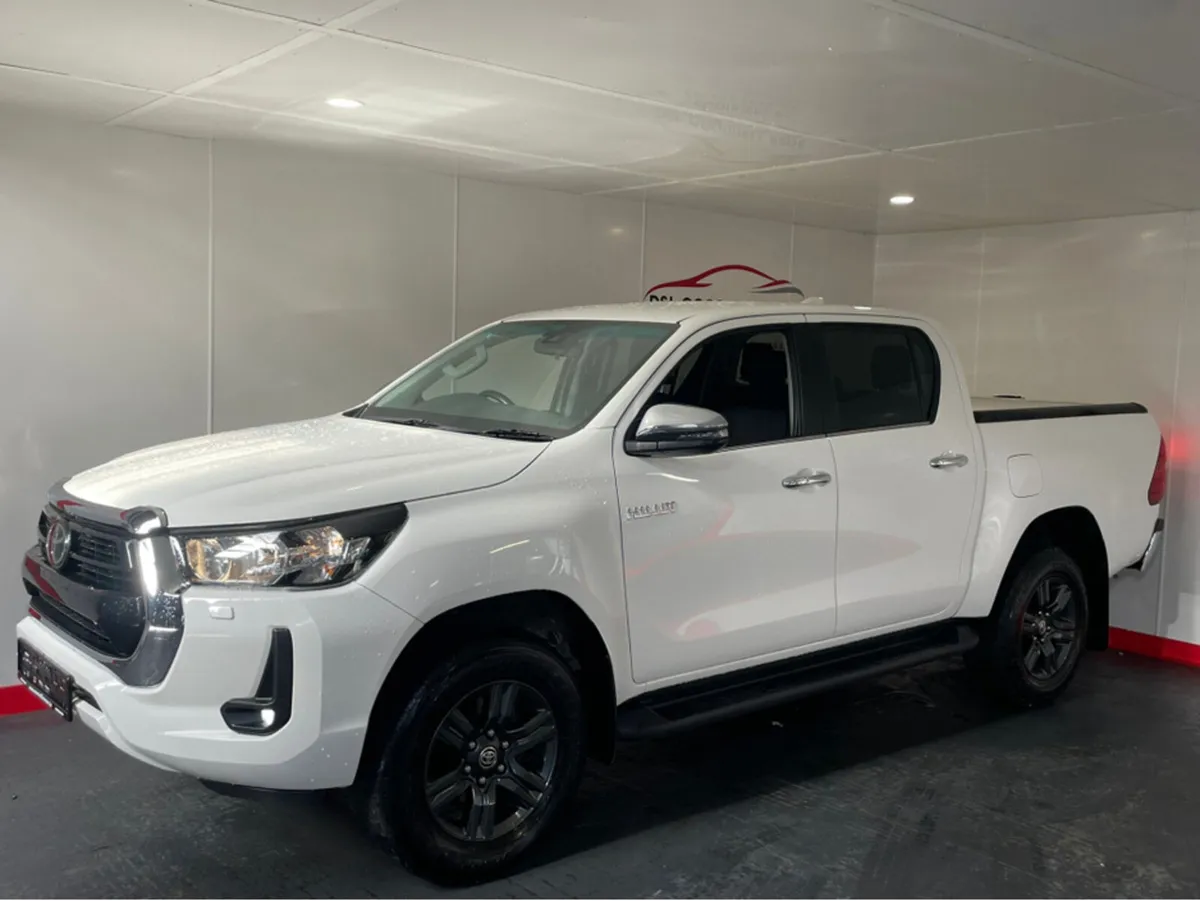 Toyota Hilux 2.4 SR5 DOUBLE CAB - Image 2