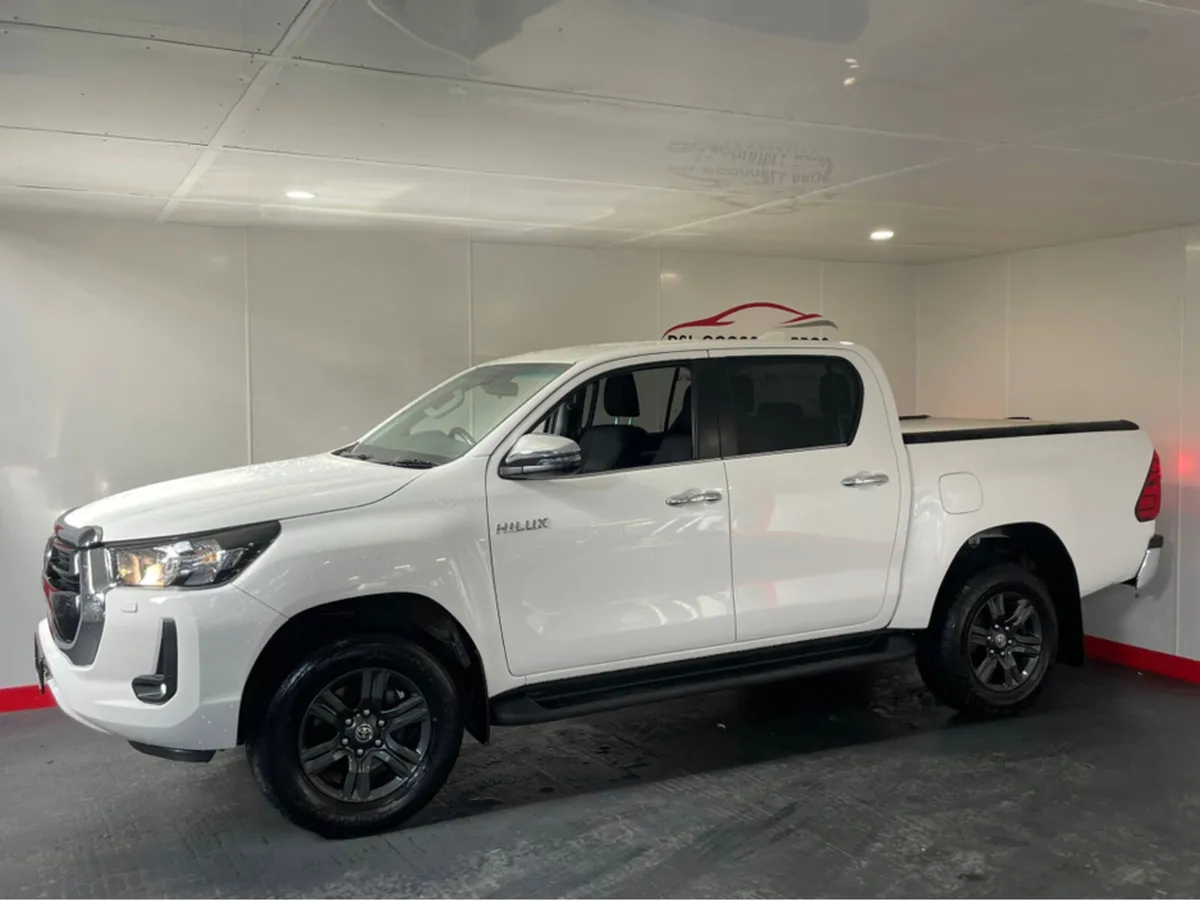Toyota Hilux 2.4 SR5 DOUBLE CAB - Image 4