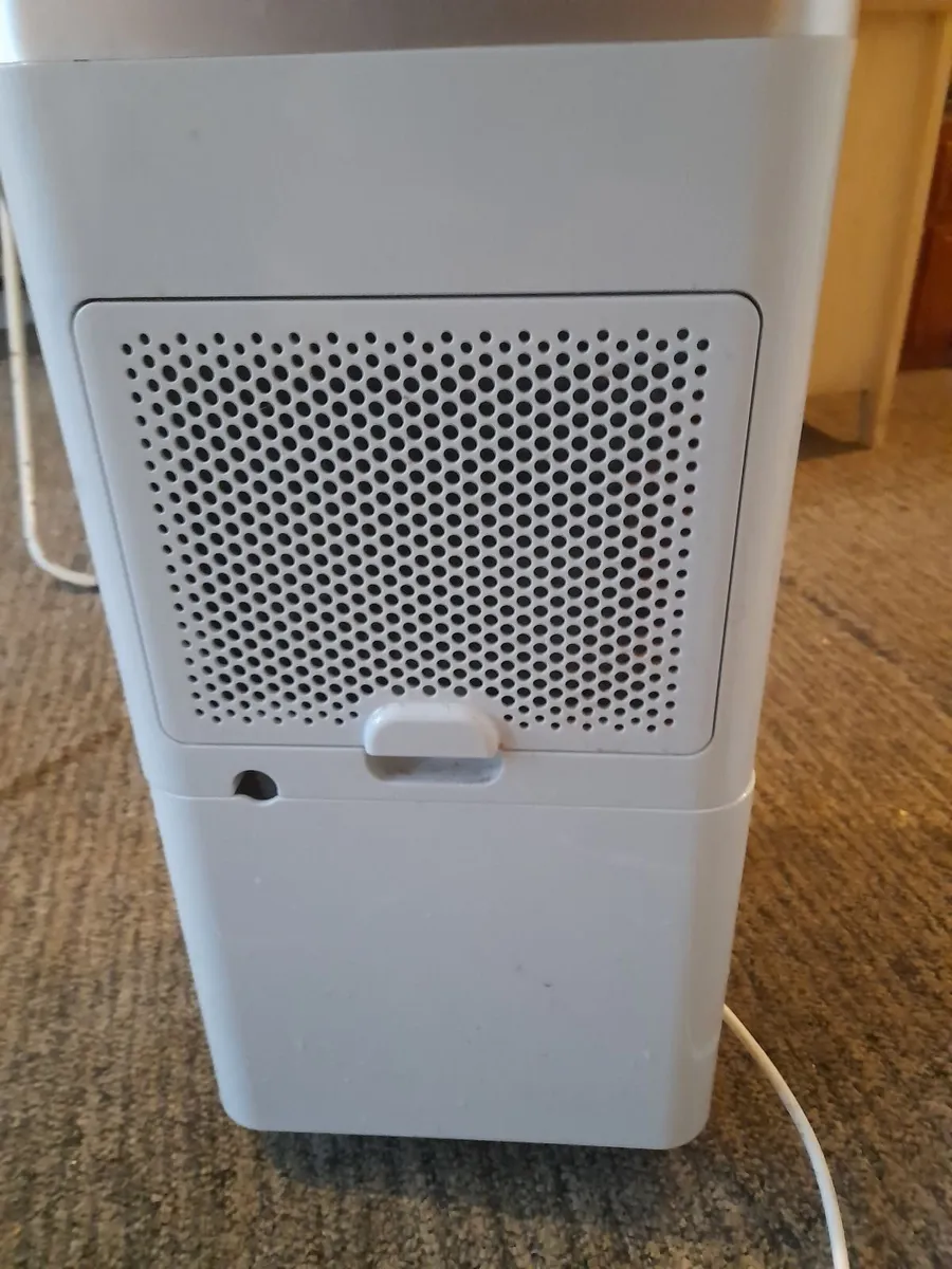 Black and Decker 5litre dehumidifier - Image 1