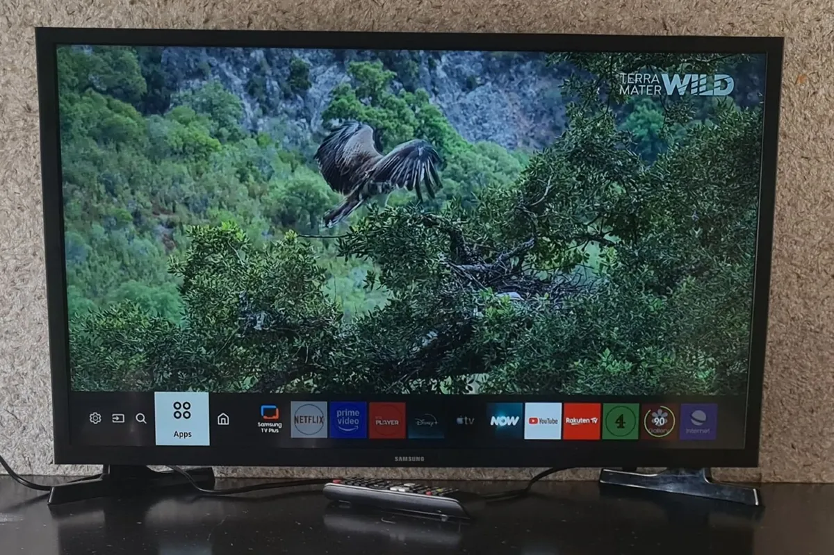 Samsung 32" Smart HDR LED TV (UE32T4307AE) - 2020 - Image 1