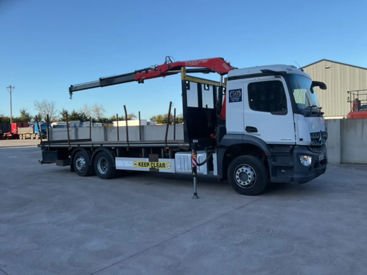 2020 Mercedes Arocs 2535 Flatbed Crane Lorry - Image 1