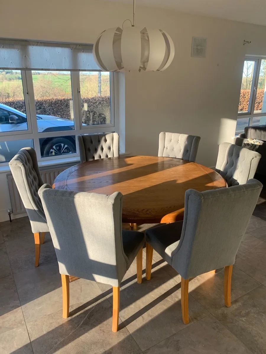 Solid Oak Dining room Table with 6 chairs - Image 1