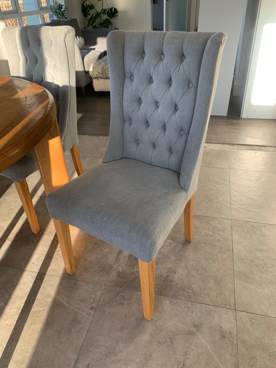 Solid Oak Dining room Table with 6 chairs - Image 2