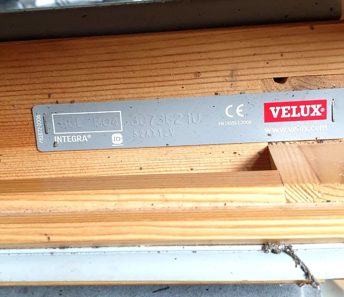 VELUX INTEGRA GGLM04 WITH ELECTRIC BLIND & WINDOW - Image 4