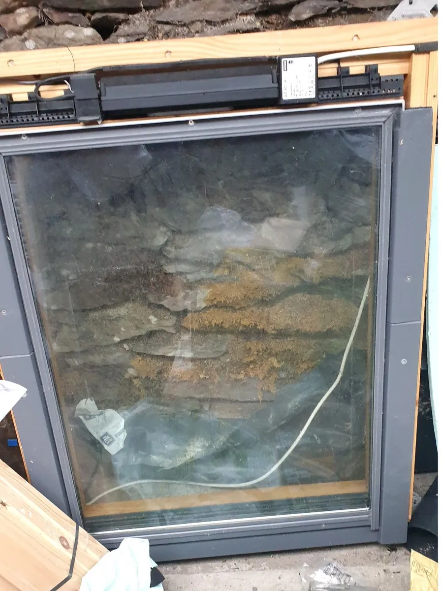 VELUX INTEGRA GGLM04 WITH ELECTRIC BLIND & WINDOW - Image 1