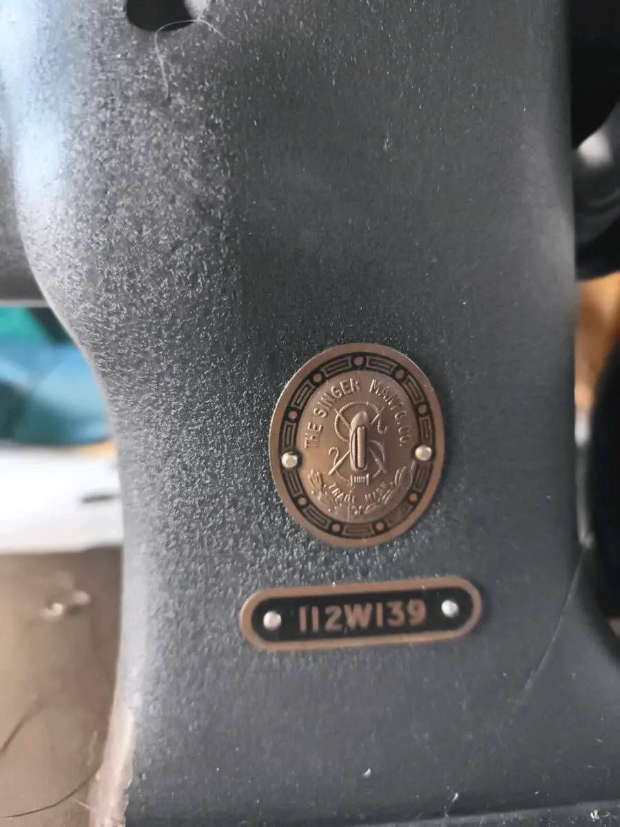 Singer double needle needle feed sewing machine - Image 2