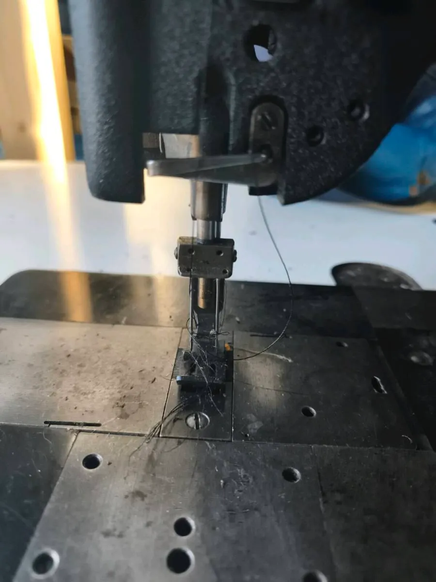 Singer double needle needle feed sewing machine - Image 3