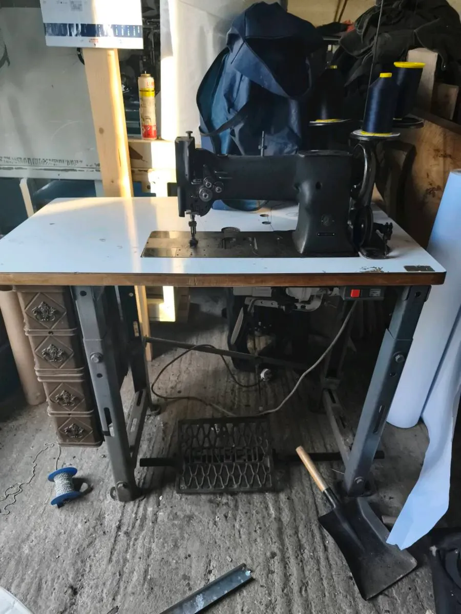 Singer double needle needle feed sewing machine - Image 1