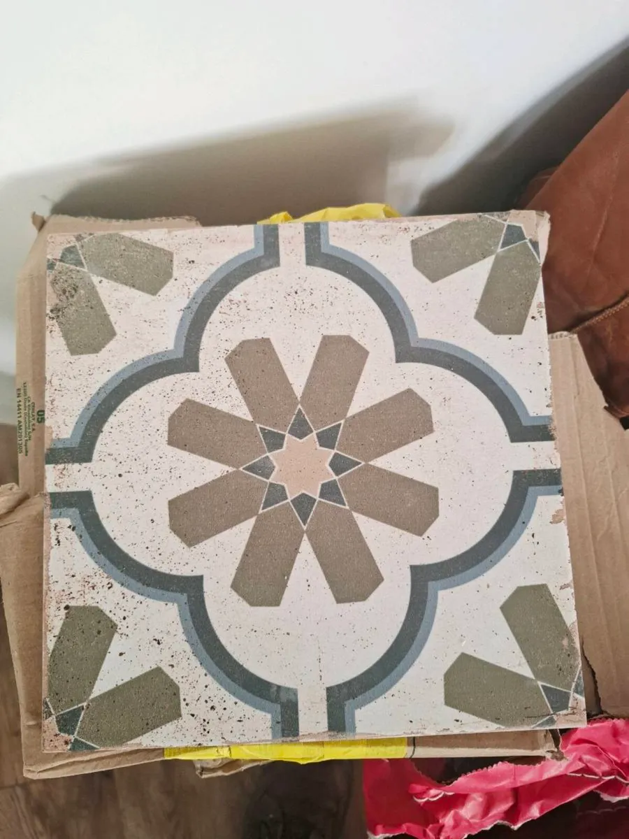 Bathroom tiles - Image 1