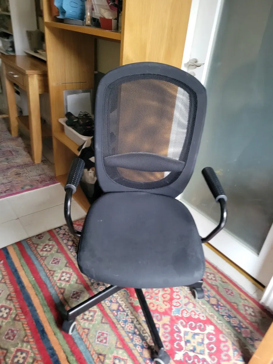 Desk chair