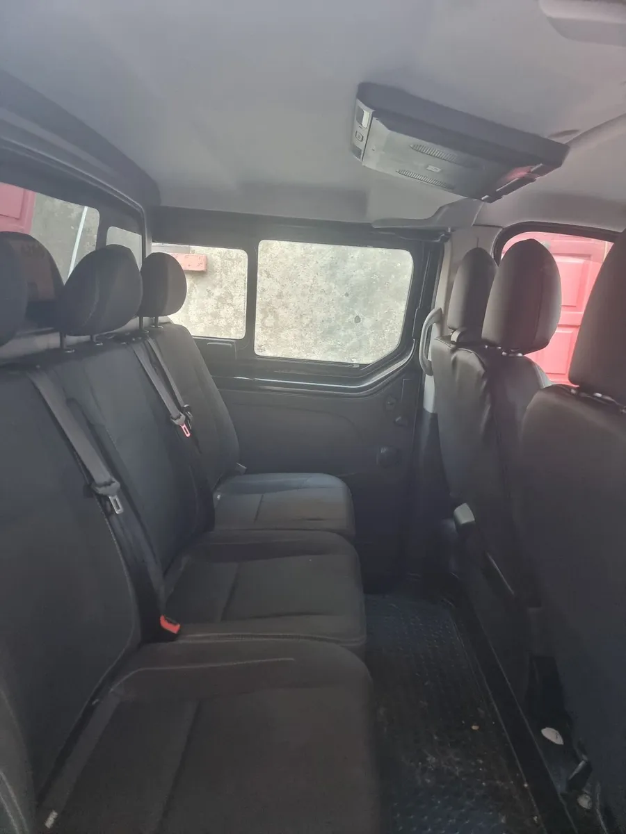 Crewcab Renault Trafic 2017 6 seats - Image 2