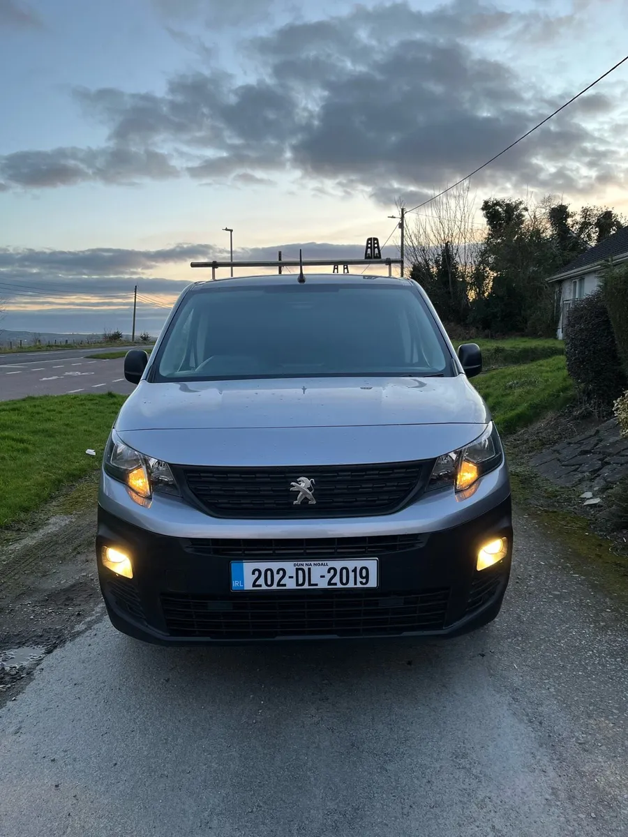 202 Peugeot partner 1.6 HDI Grip model - Image 4