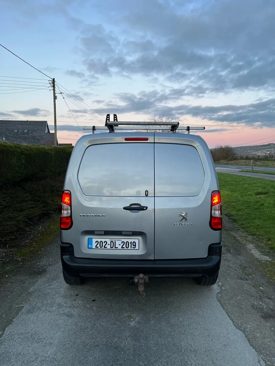 202 Peugeot partner 1.6 HDI Grip model - Image 3