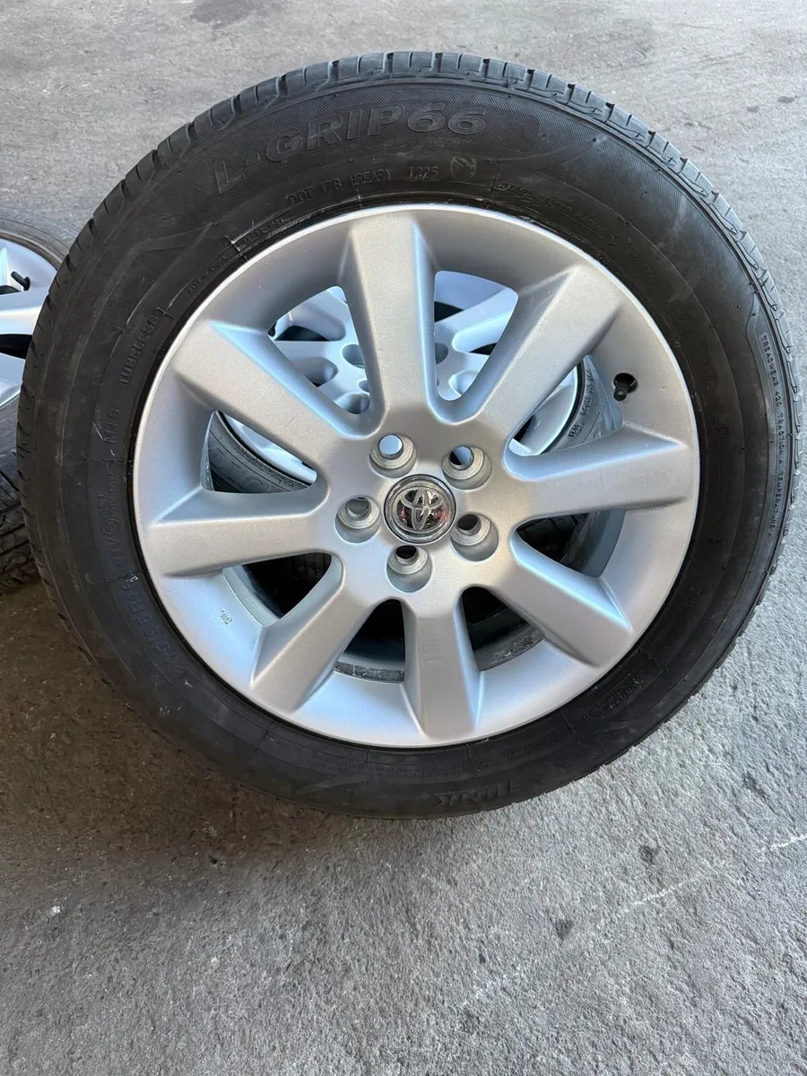 Toyota Avensis Alloy Wheels & Tyres 205/55R16 - Image 1