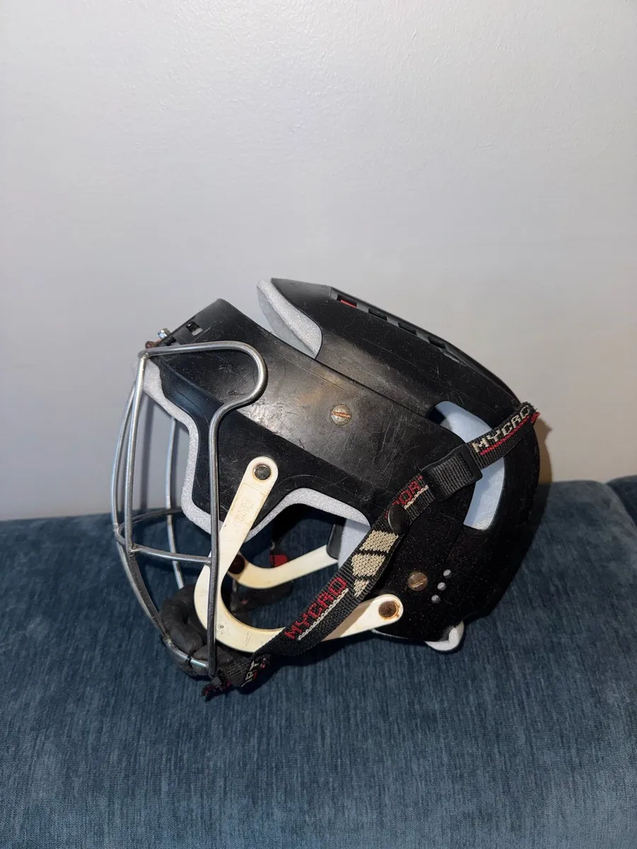 Oldstyle cooper hurling helmet with oldstyle guard - Image 2