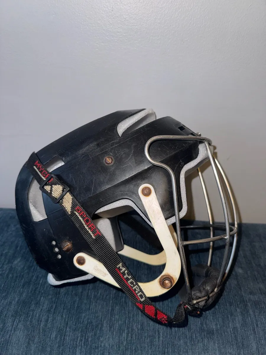 Oldstyle cooper hurling helmet with oldstyle guard - Image 3