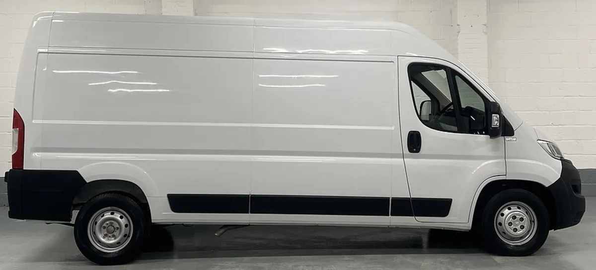 2022 Vauxhall Movano Panel Van - Image 2