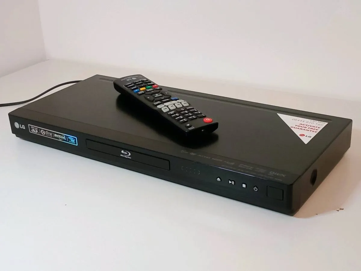 3D/2D Blue-ray/DVD player LG BD660 with remote - Image 1