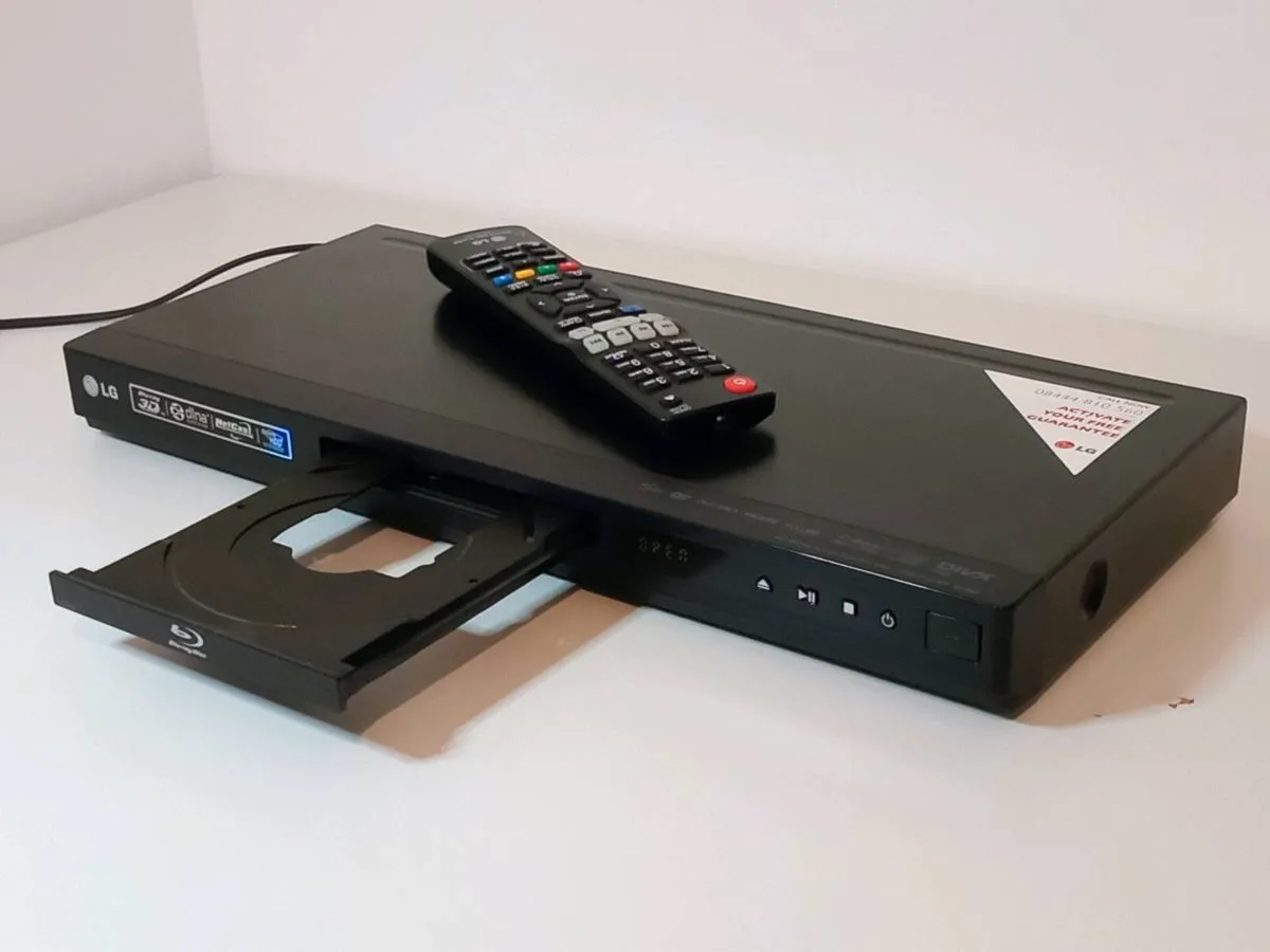 3D/2D Blue-ray/DVD player LG BD660 with remote - Image 2