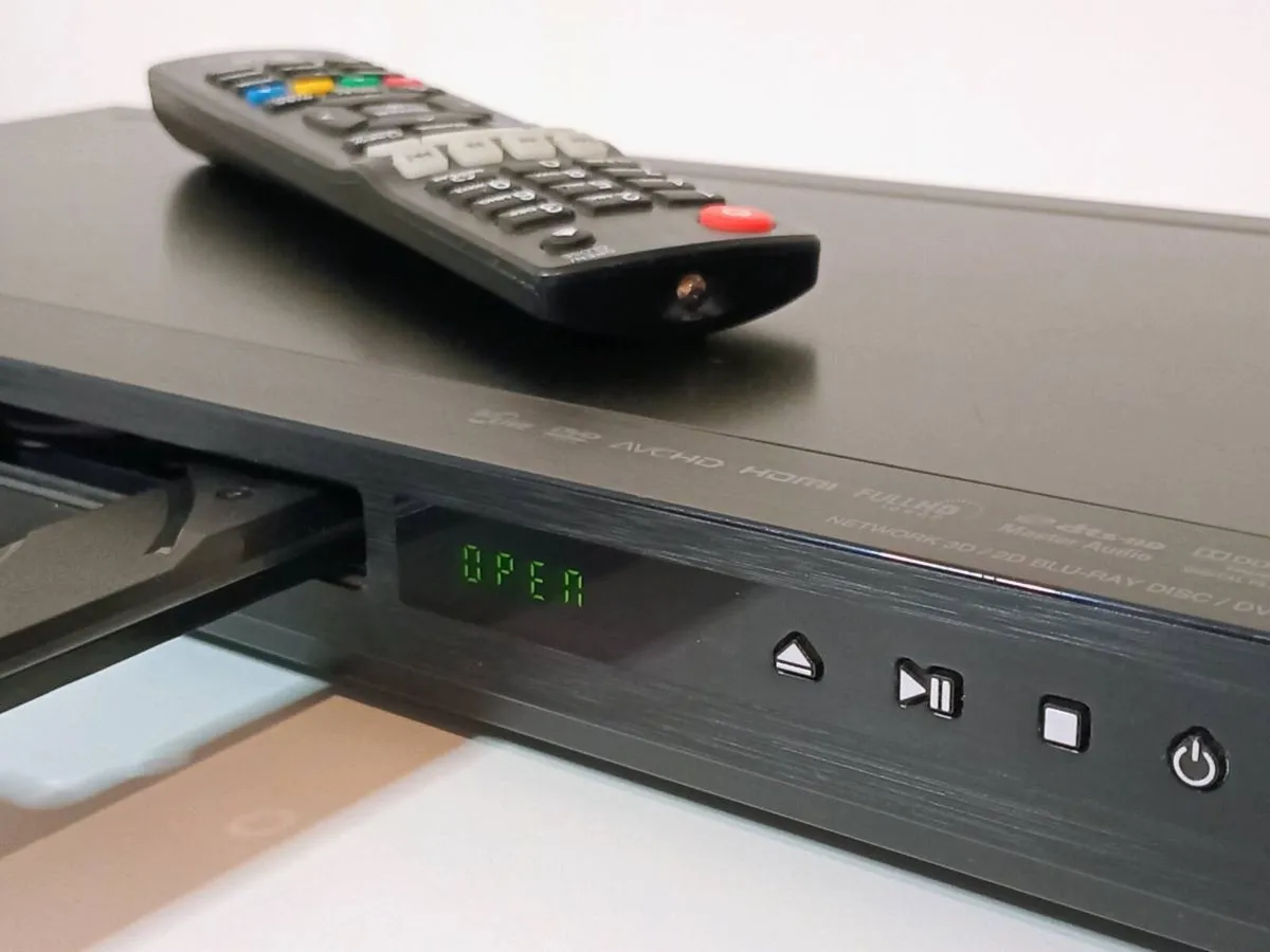 3D/2D Blue-ray/DVD player LG BD660 with remote - Image 3