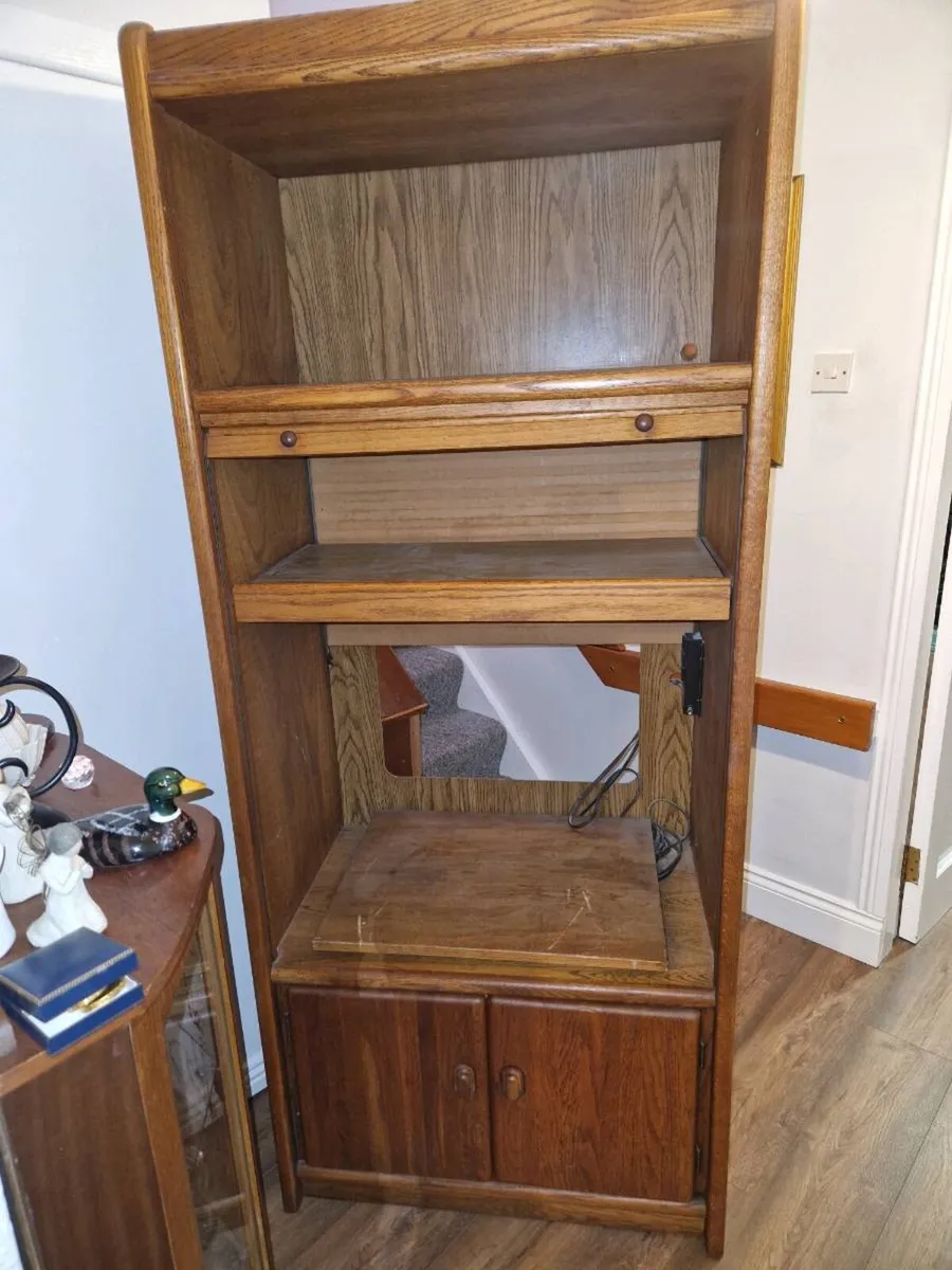 Oak tv/entertainment cabinet- with retractive door - Image 3
