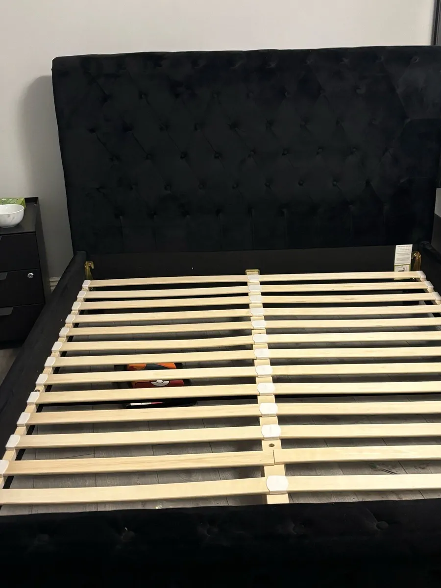 King size bed - Image 2