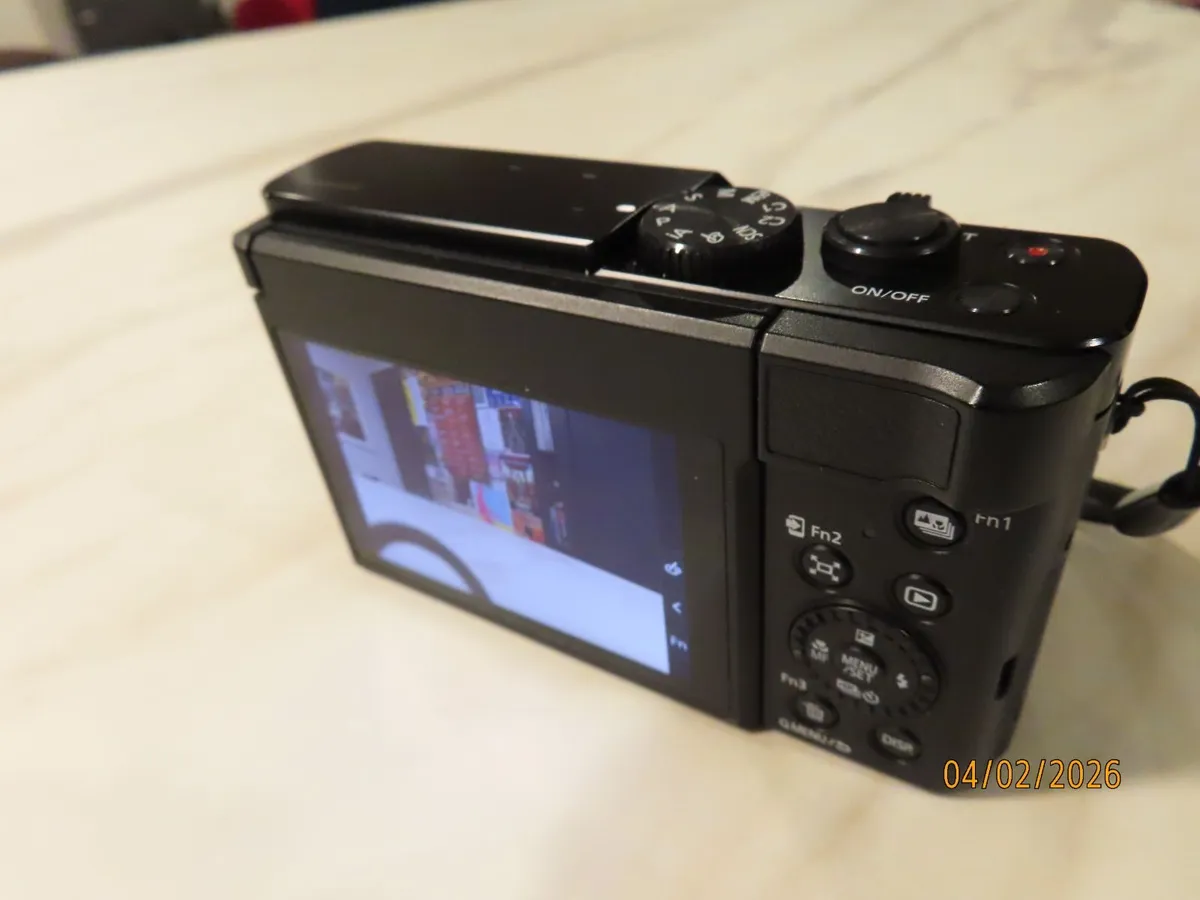 Panasonic Lumix TZ99 Camera +Extras. - Image 3