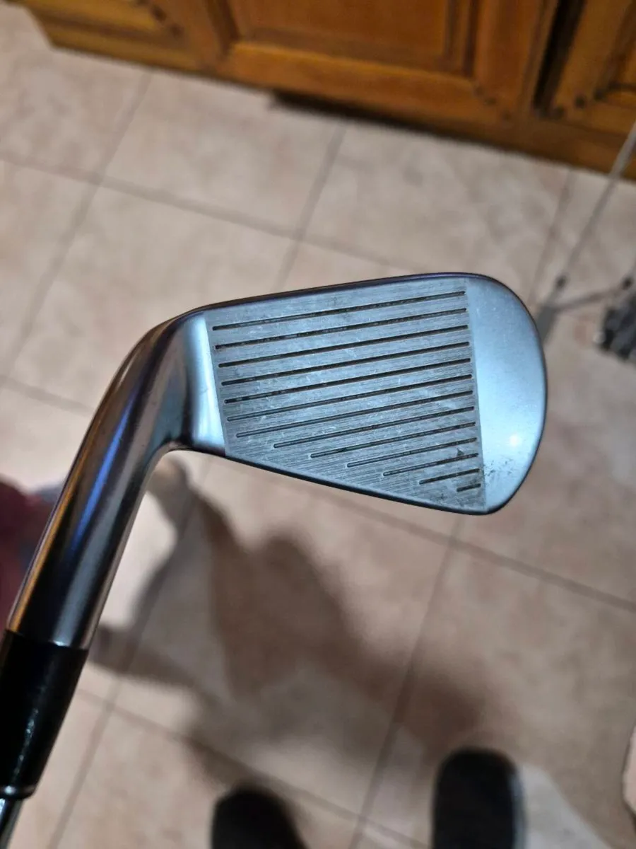 Srixon ZXi5 irons - basically new - Image 2