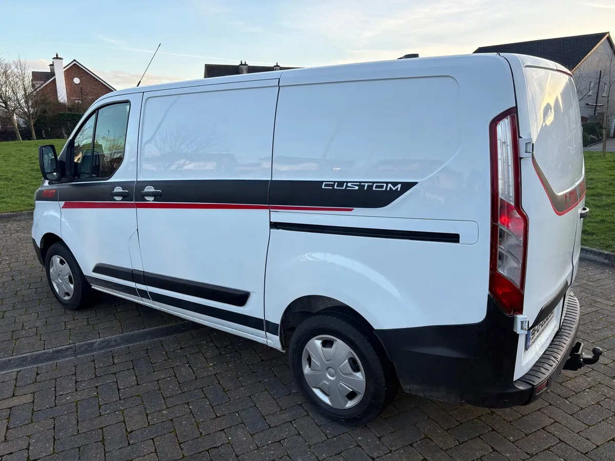 Ford Custom - Image 3