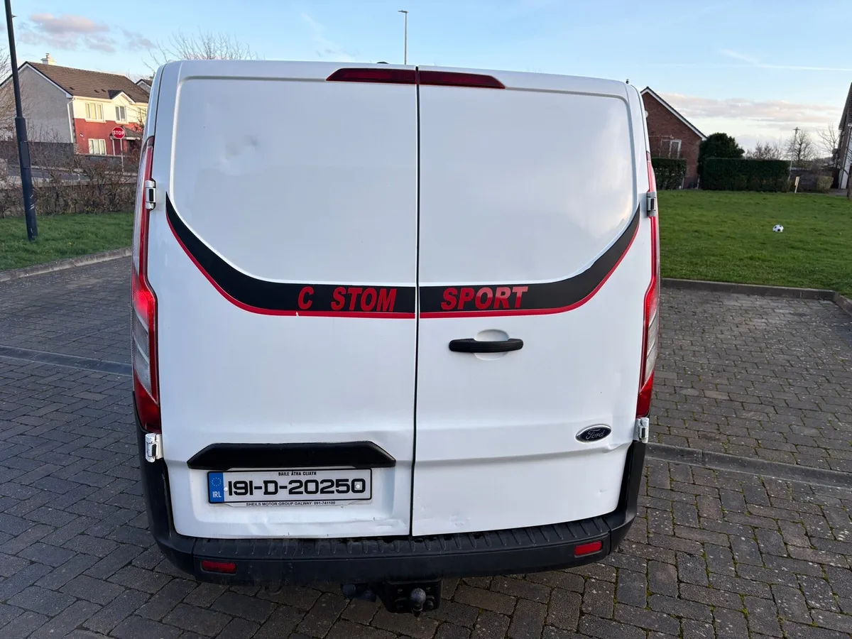 Ford Custom - Image 4