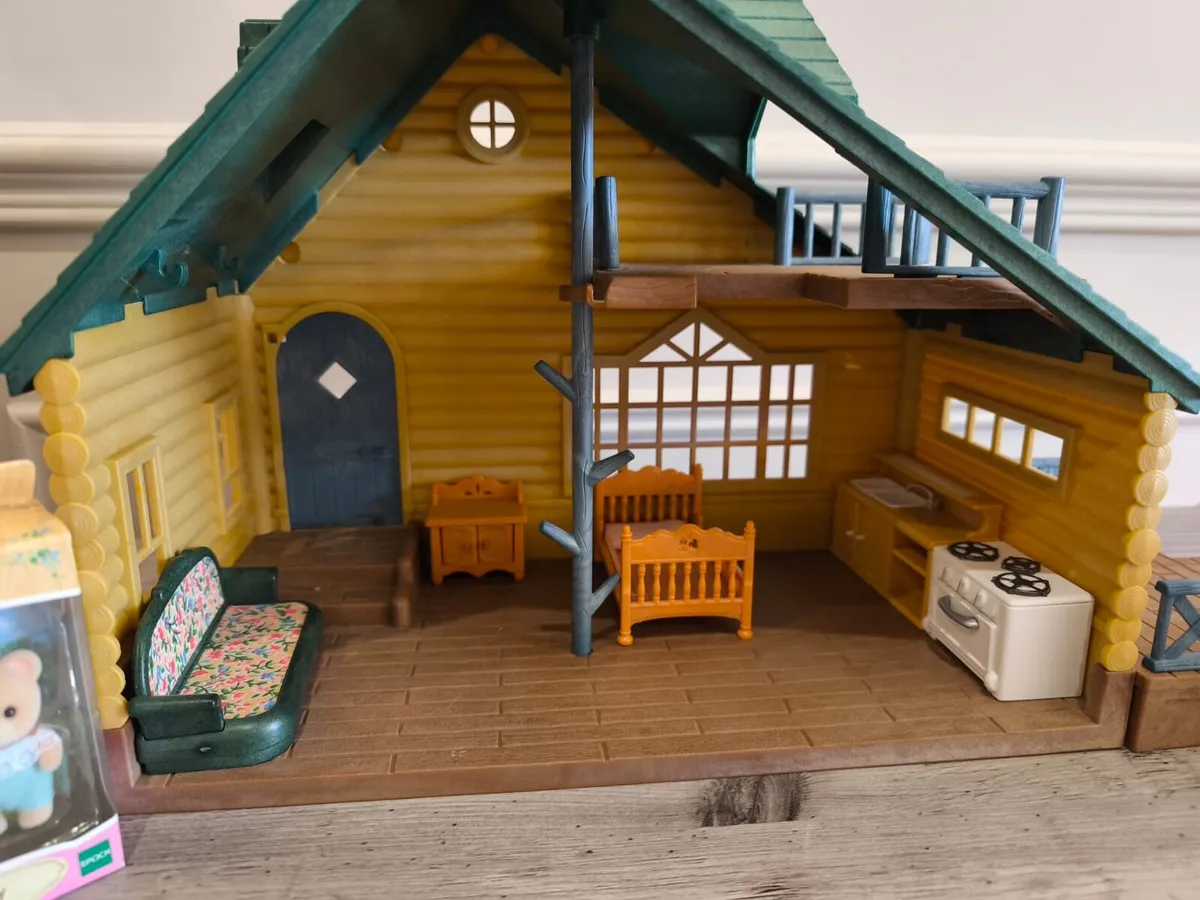 Sylvanian family log cabin and unboxed babies - Image 2