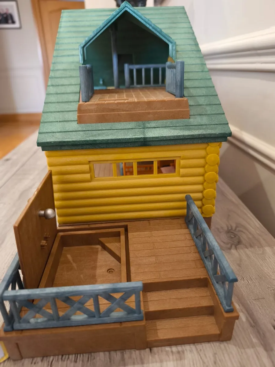 Sylvanian family log cabin and unboxed babies - Image 3