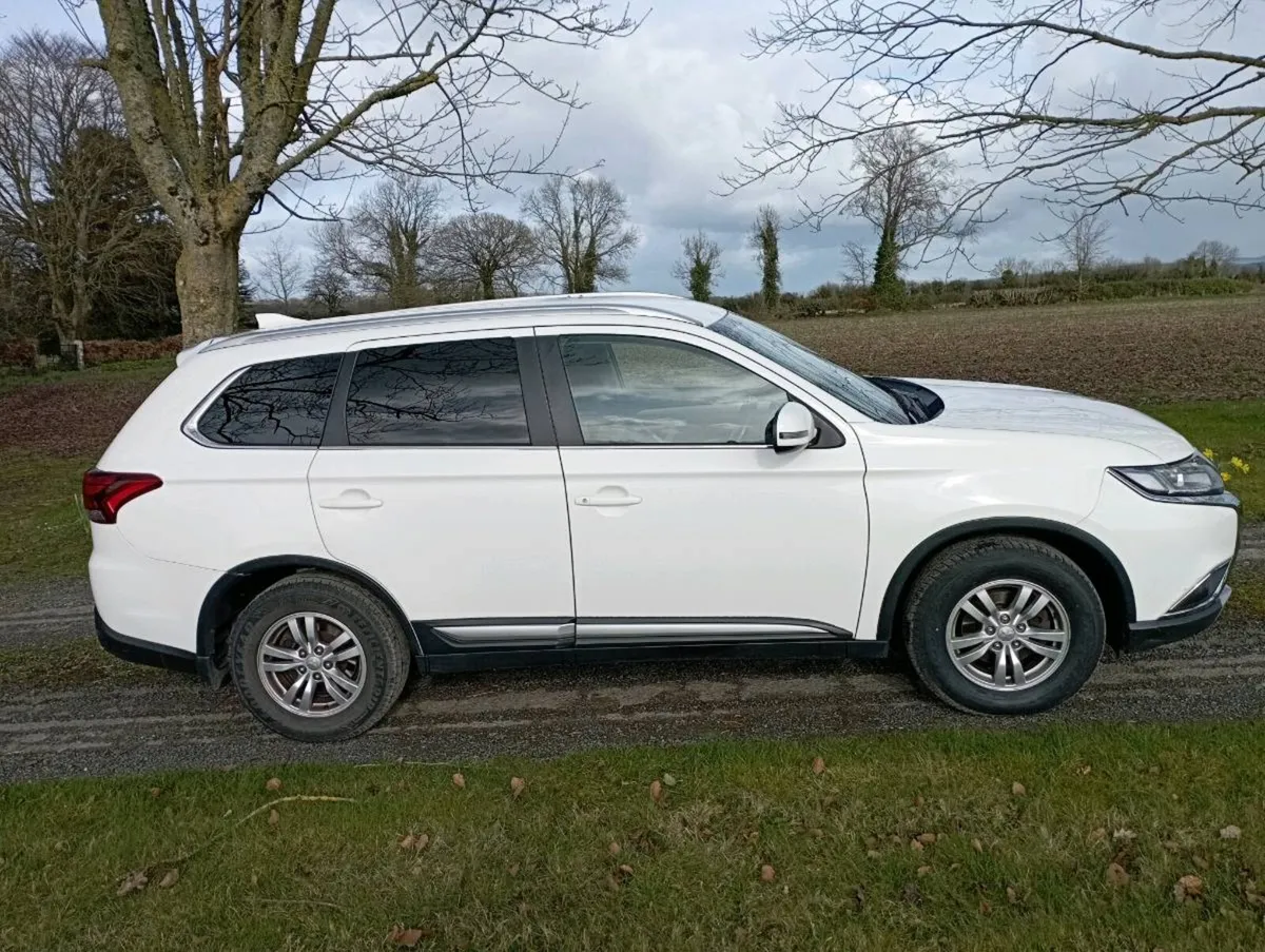 Mitsubishi Outlander - Image 2